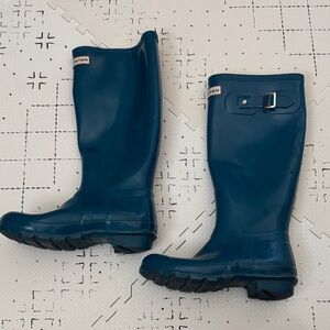 Hunter Navy Tall Boots with boot warmers